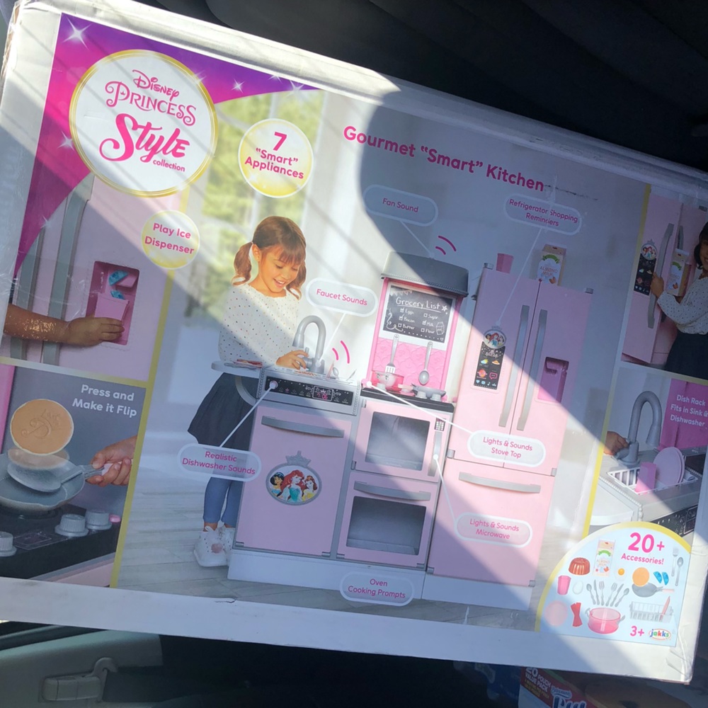 BRAND NEW IN BOX- Disney Princess Style Gourmet Smart Kitchen - Picture 3 of 3